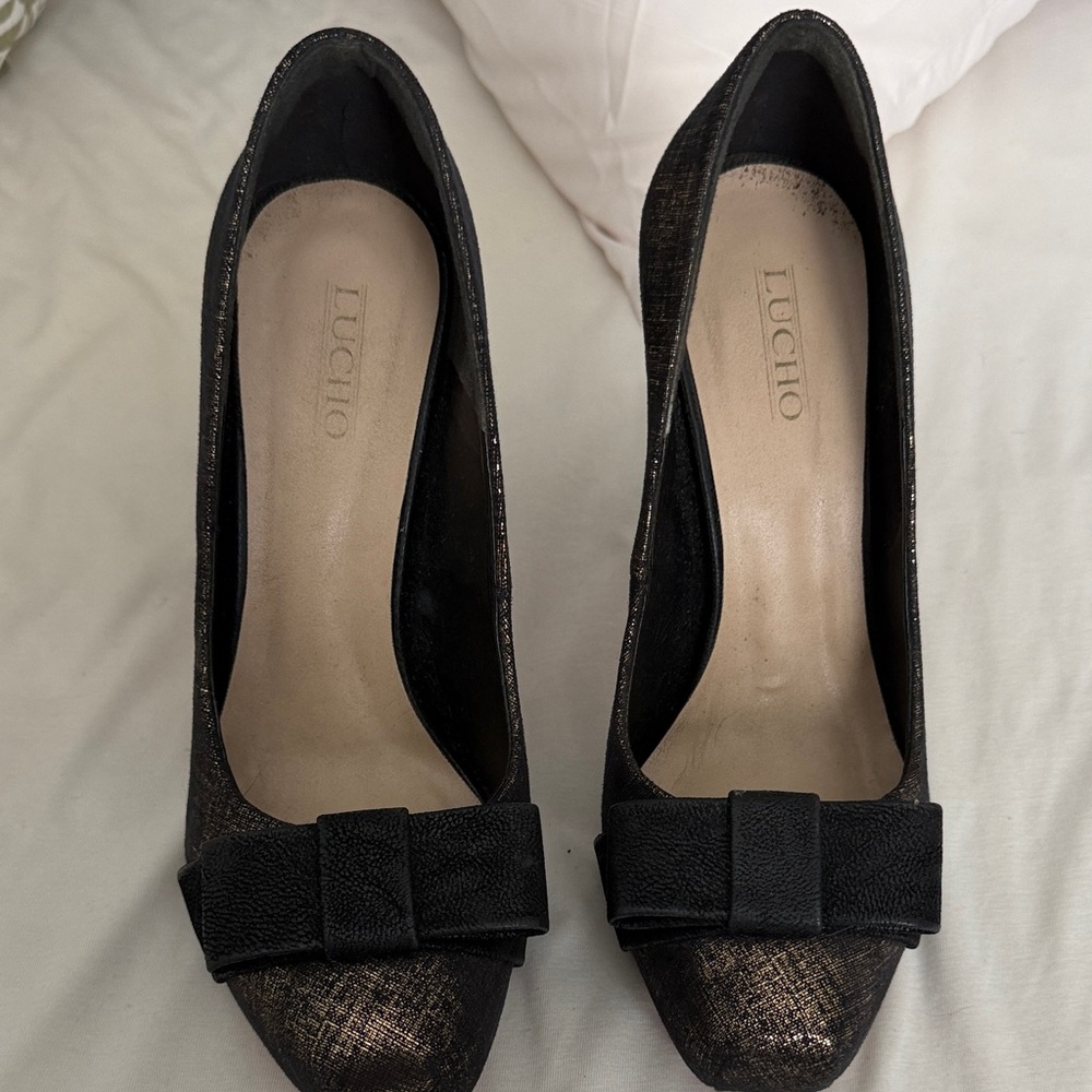 Lucho Black Heels with Bow Detail